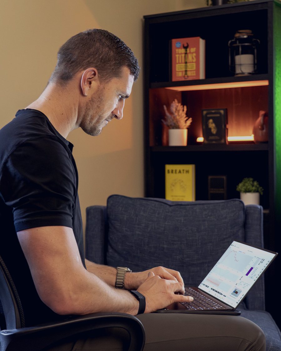 Dr. Jay Wiles reading a client's heart rate variability data